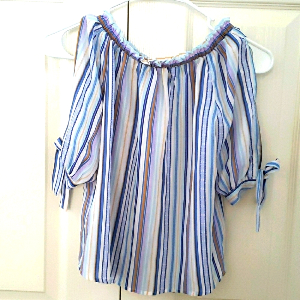 Girls M (10/12) Hearts cold shoulder flowy blouse